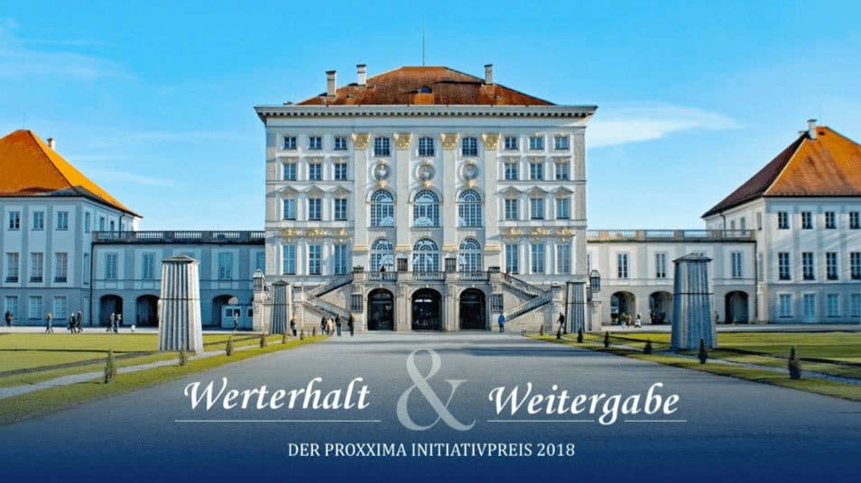 Zdjęcie białego renesansowego budynku z napisem: Werterhalt&Weitergabe